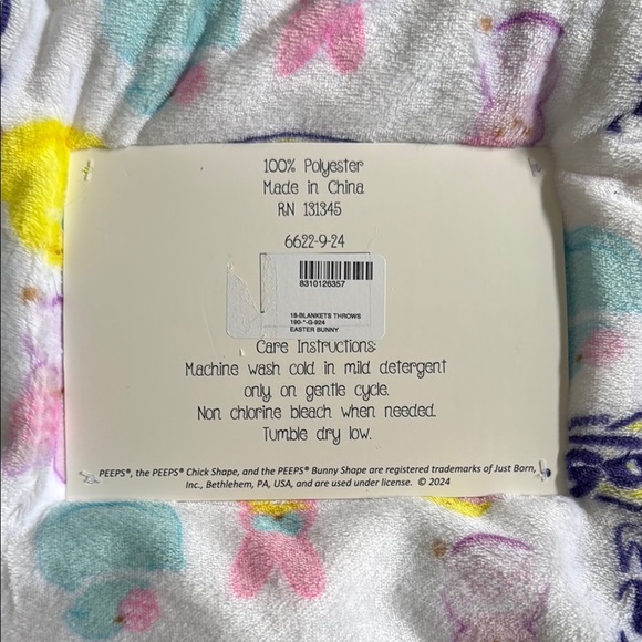 NWT White with Multicolor Easter Print Chillin with my Peeps blanket throw - Picture 3 of 4